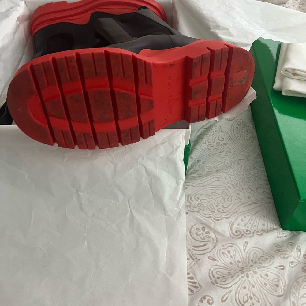 Bottega Veneta Woman’s Tire Chelsea Boots - Picture 12 of 13